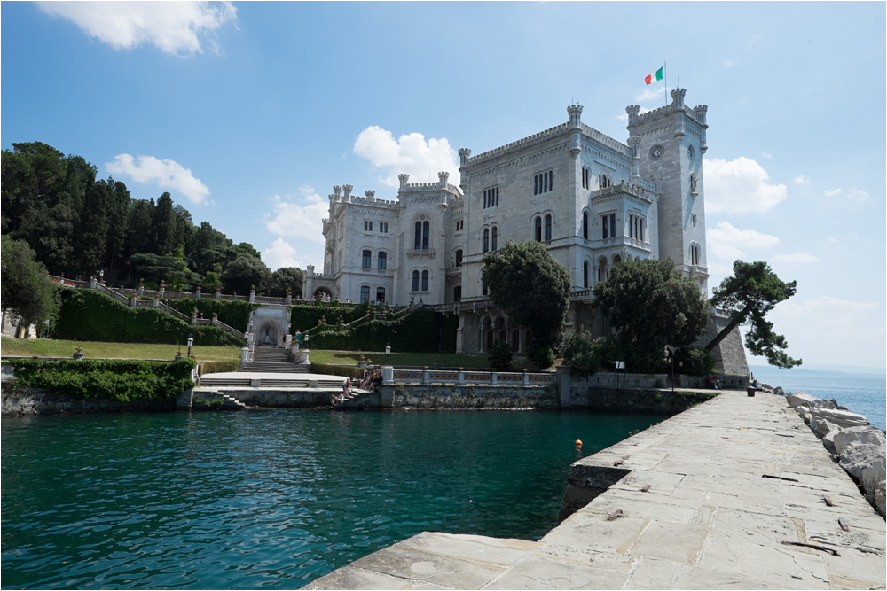 Замок Мирамаре, Италия